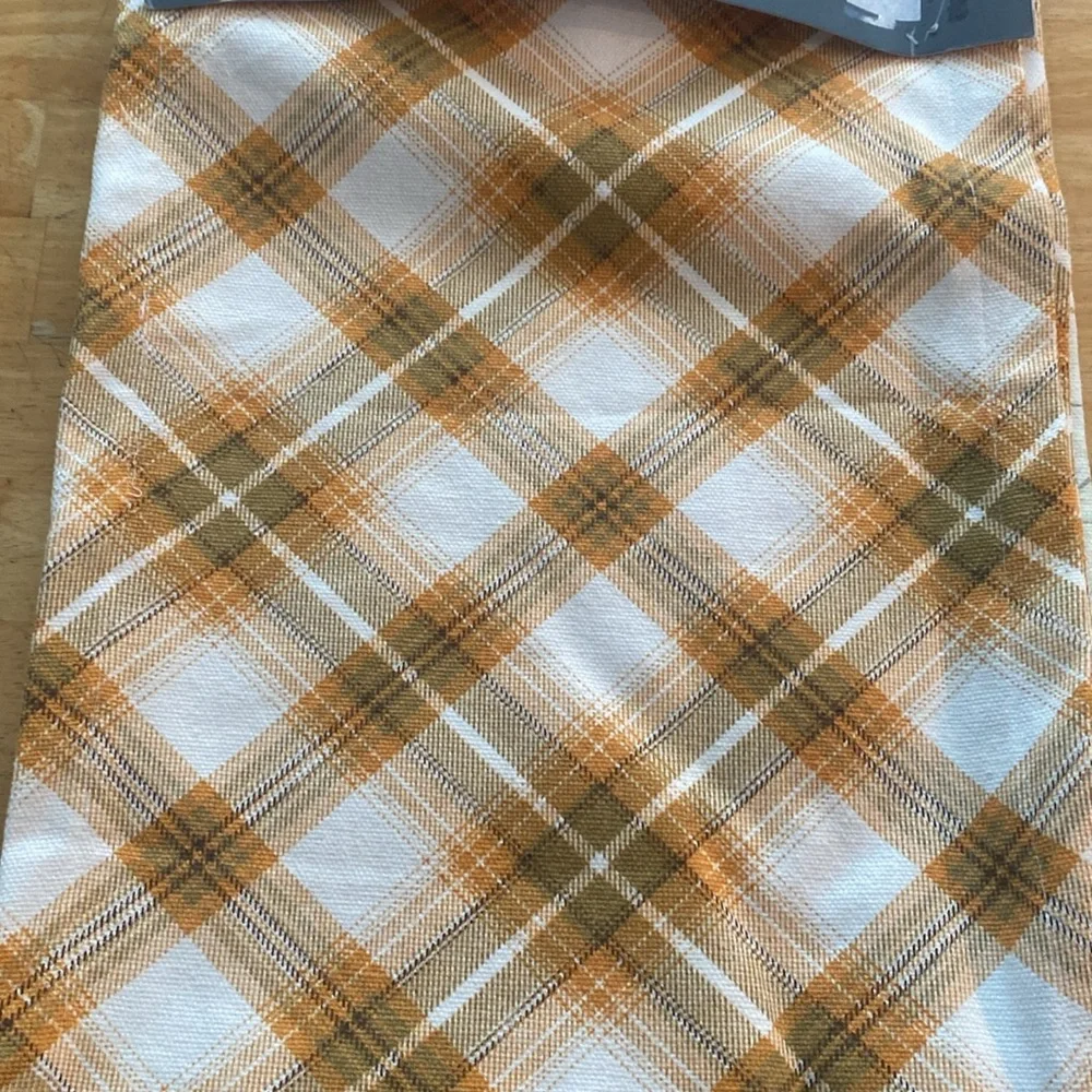 Pumpkin Farm Table Runner NWT 13x72. Perfect for fall Halloween Thanksgiving
